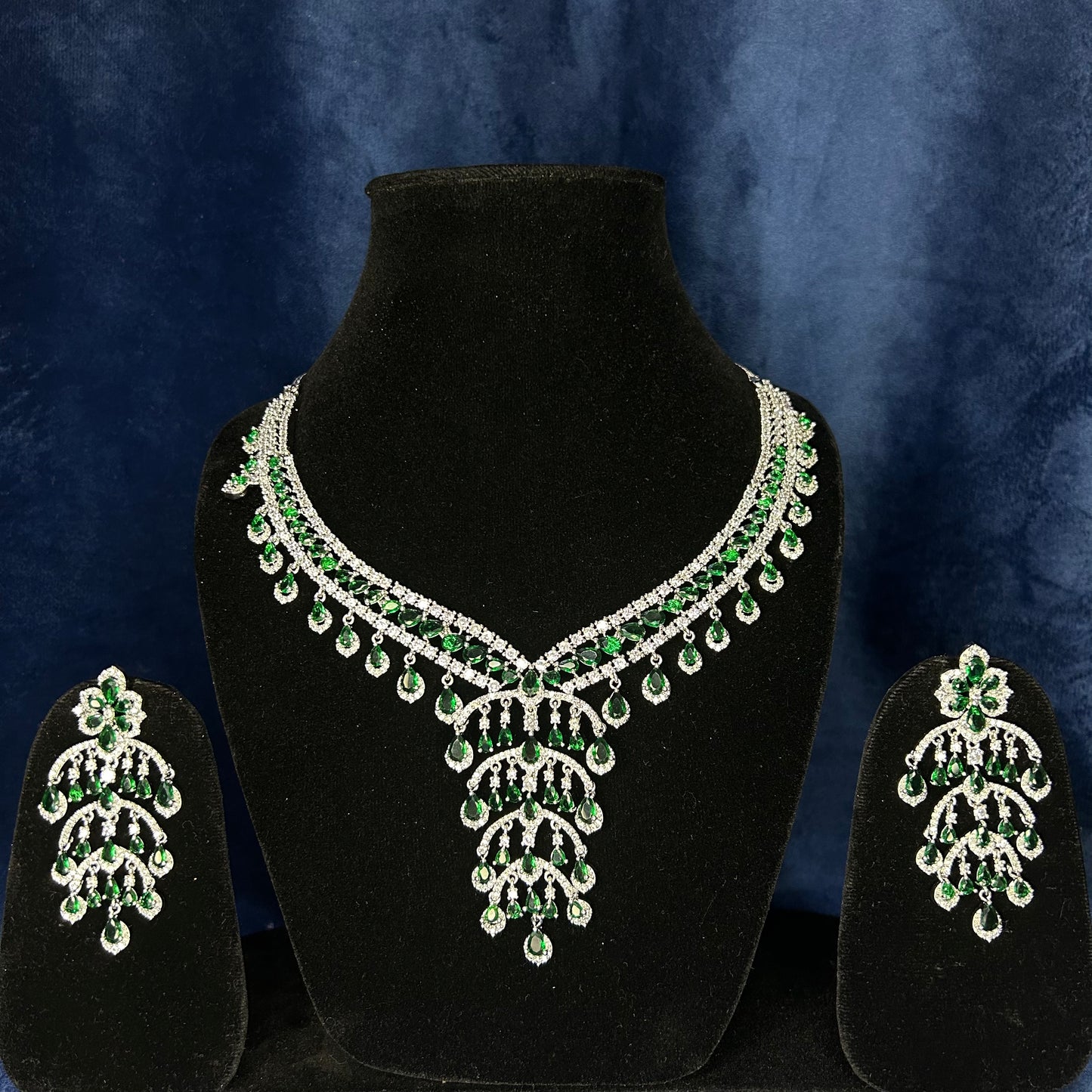 Indus tree Icon Ir necklace set